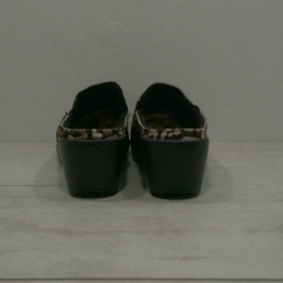 Sereniti Luxe Tundra Calf Hair Comfort Slip Resistant Clog | Mule Size 6 - Picture 10 of 14